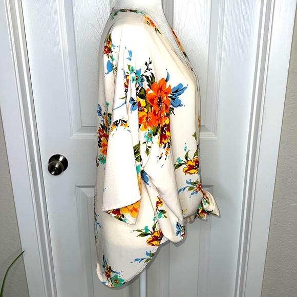 Cream Floral Shift High Low Tie Front Top Sz.M - Picture 2 of 5